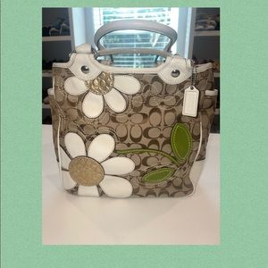 Coach vintage signature tote daisy appliqué floral rare find super cute 🥰🙌🏻